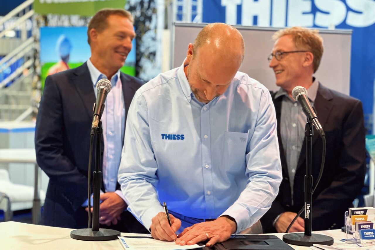 Thiess 1.jpeg: Thiess Group Executive – Americas Darrell White, signing the decarbonisation agreement between Thiess and FLANDERS at MINExpo 2024